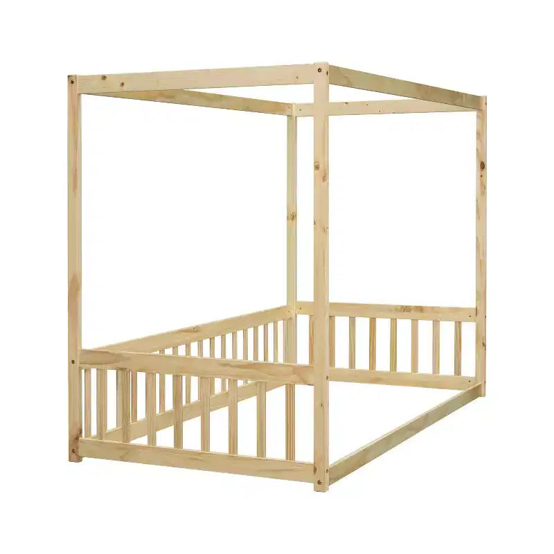 Lit cabane Montessori au sol minimaliste avec barrières et rambardes