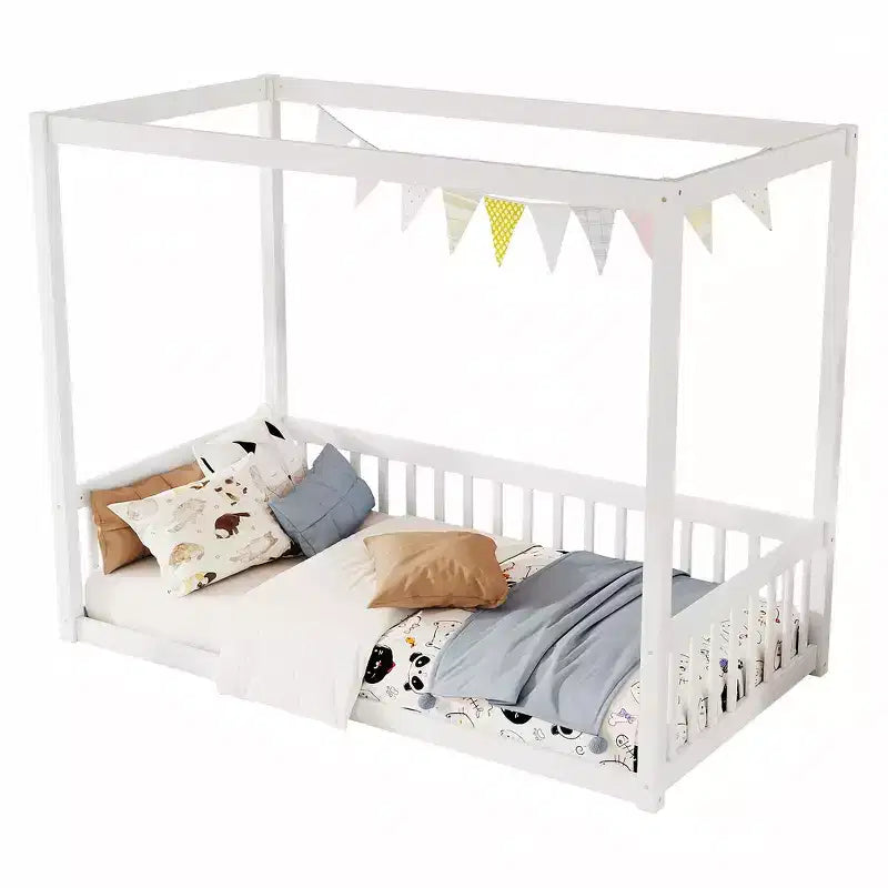 Lit cabane Montessori au sol minimaliste avec barrières et rambardes