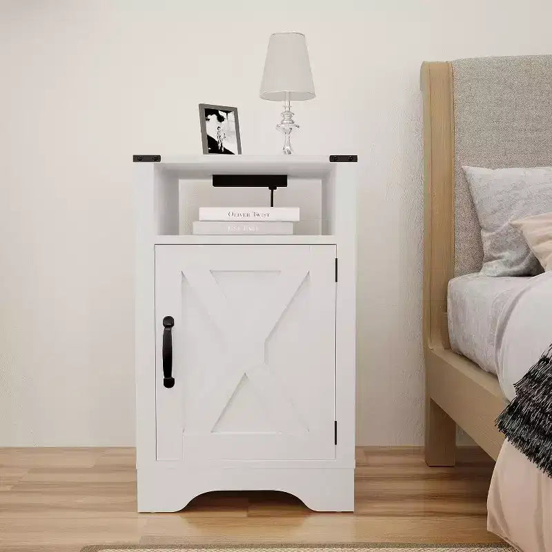 Table de chevet de ferme avec station de recharge, table de chevet haute avec design en X, table d'appoint rustique en bois