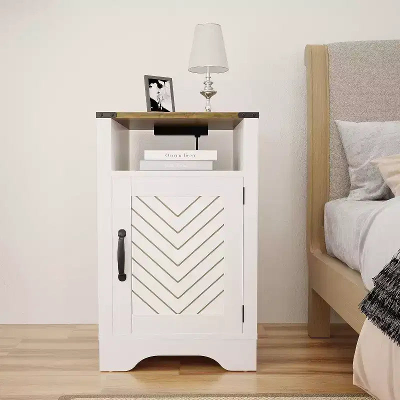 Table de chevet de ferme avec station de recharge, table de chevet haute avec design en X, table d'appoint rustique en bois