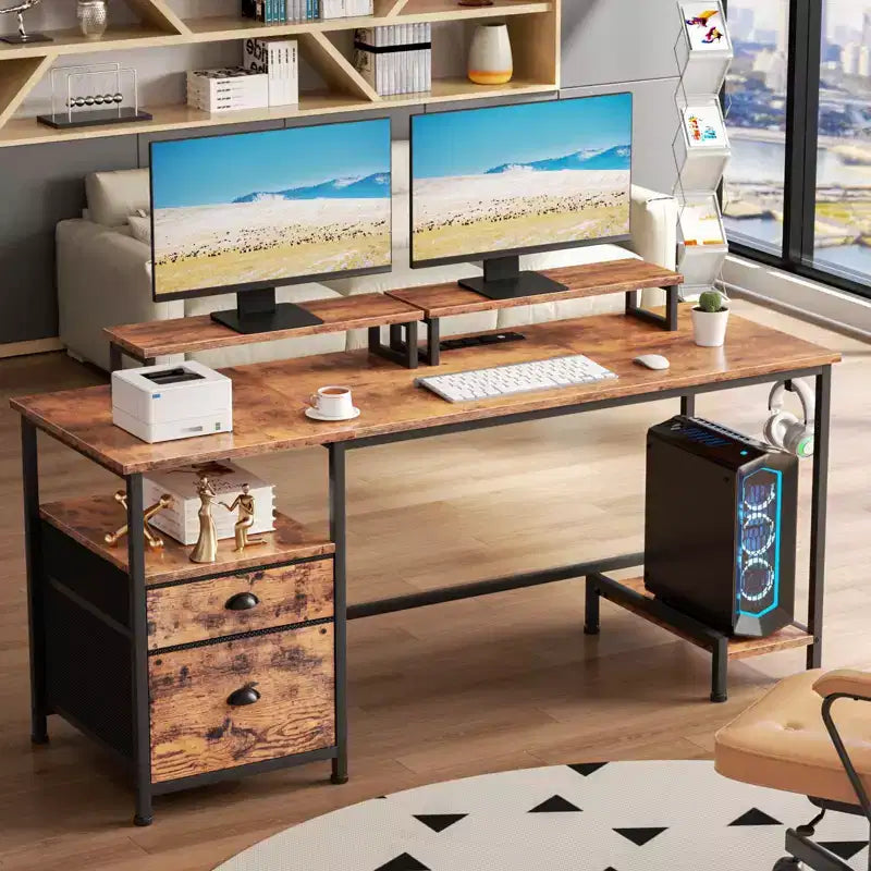 Bureau d'ordinateur brun rustique de 55 pouces avec station de charge, classeur, bureau de jeu pour bureau à domicile, 2 supports de moniteur, tiroir de rangement, étagère, table d'écriture